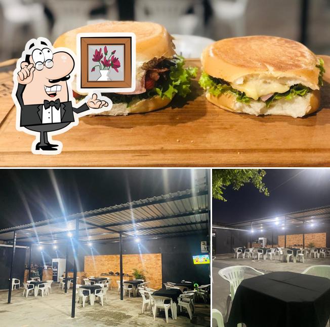 Entre diversos coisas, interior e cidadãos podem ser encontrados no Premium Espetos e Burguer