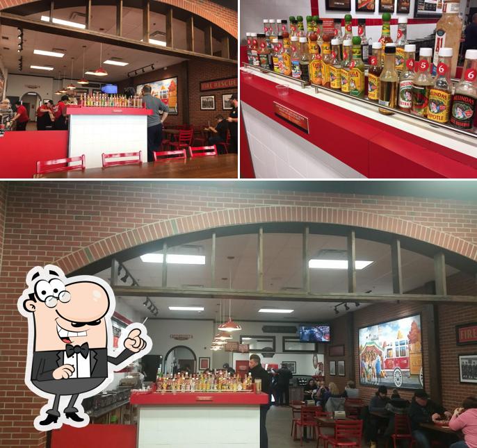 Découvrez l'intérieur de Firehouse Subs Kitchener-Fairway Rd