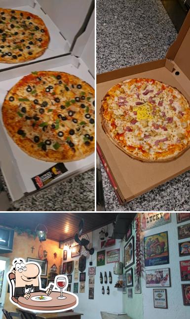 A imagem da comida e interior no LA BELLA CASA DI PIZZA