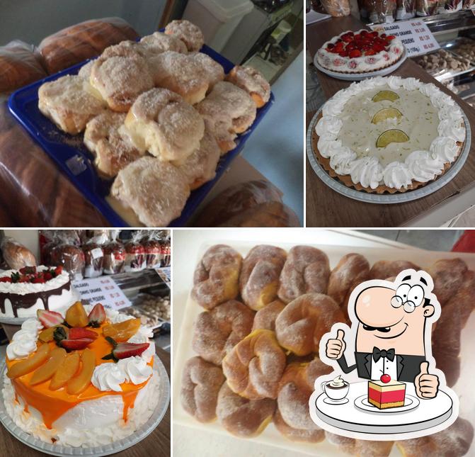 Padaria Pães Dourados serve uma escolha de sobremesas
