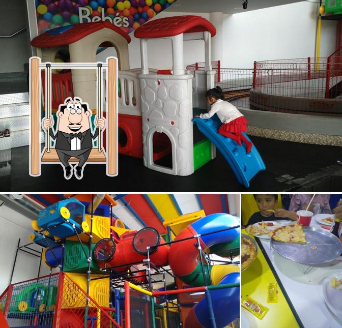 The image of play area and dining table at Zona Express