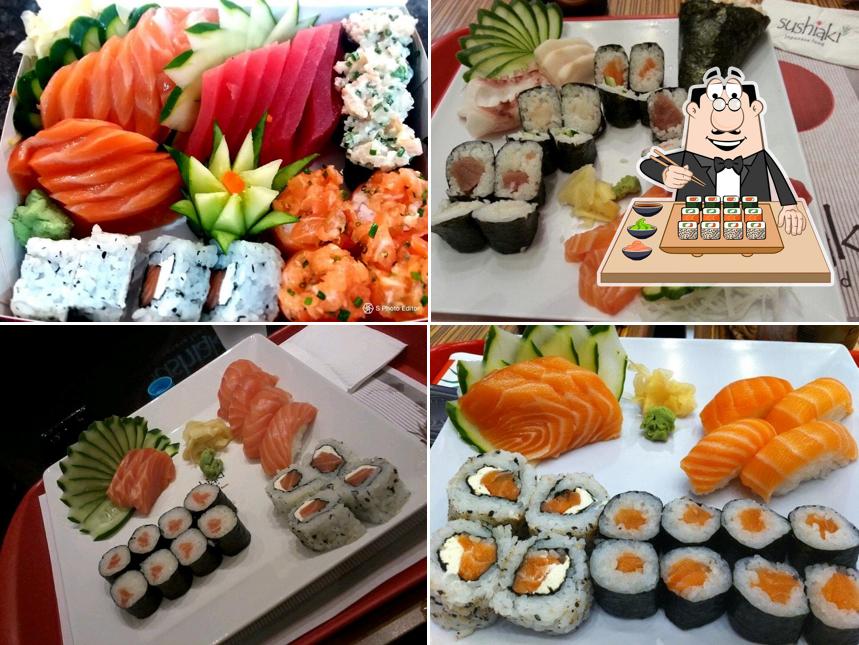 Rolos de sushi são disponibilizados no Sushiaki