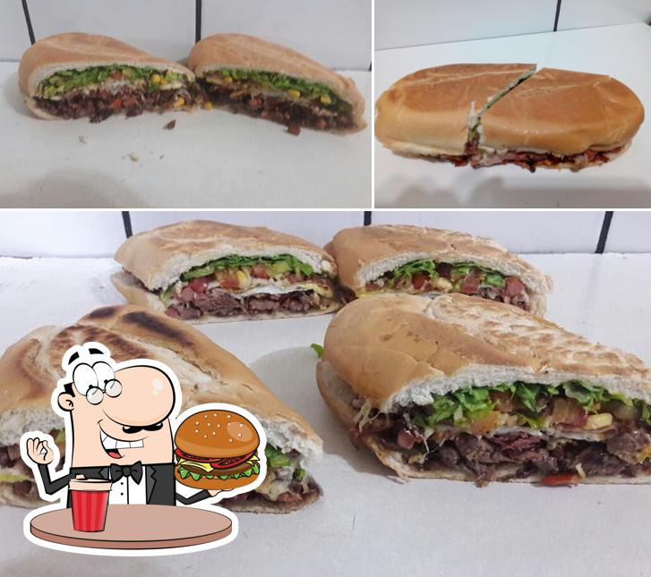 Delicie-se com um hambúrguer no Edison Lanches