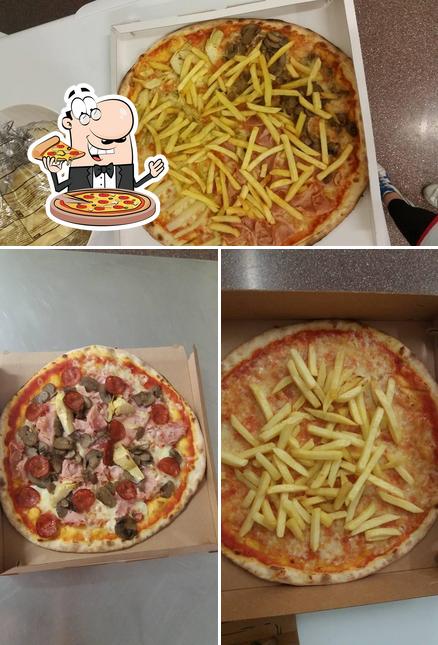 Scegli una pizza a Pizzeria Vittoria
