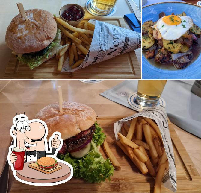 Try out a burger at Freisinger Augustiner
