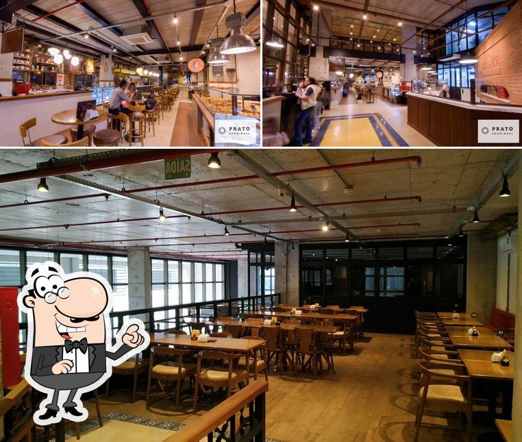 Sente em uma das mesas no Bar e Restaurante Prato Food Hall