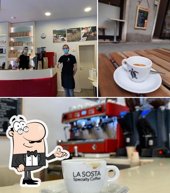 Siediti a un tavolo di Caffetteria Emmeti
