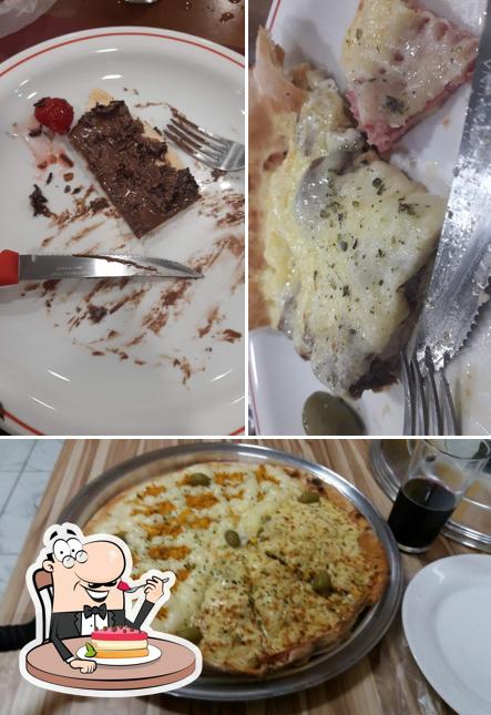 Pizzaria Di napoli serve uma escolha de sobremesas