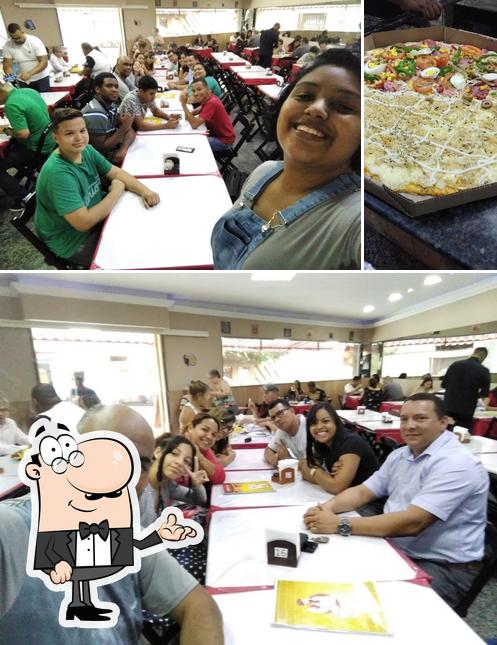 Dê uma olhada a imagem apresentando interior e comida a Diluga Pizzaria