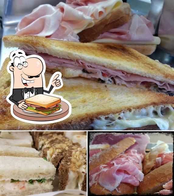 Ordina un panino a Osteria Trinchetto