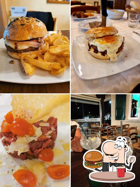 Ordina un hamburger a PRIMO Locale