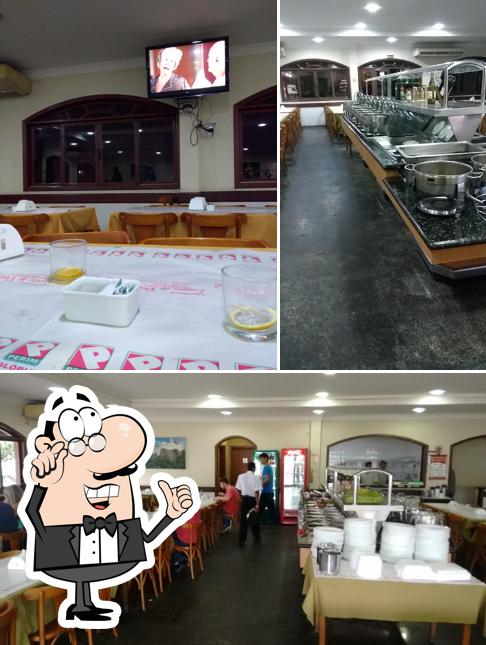 O interior do Churrascaria Espeto de Prata