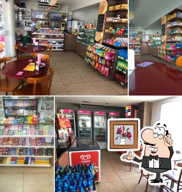 O interior do Café da gruta conveniência