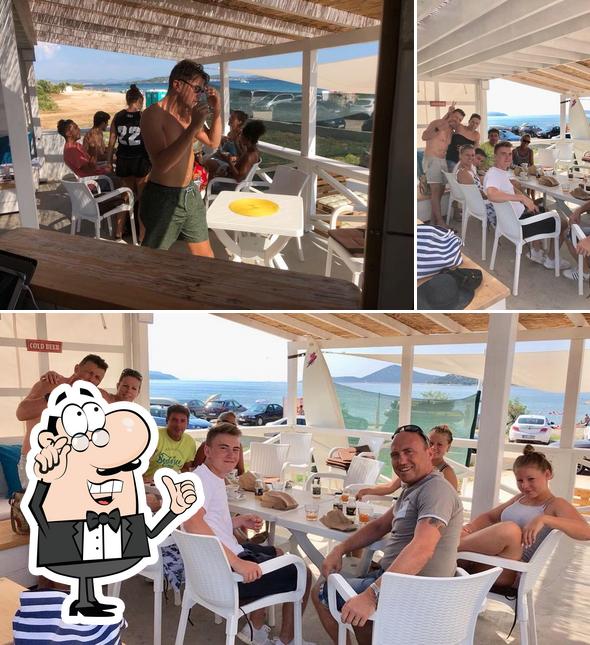 Gli interni di Paradiso Beach Bar Tribunj