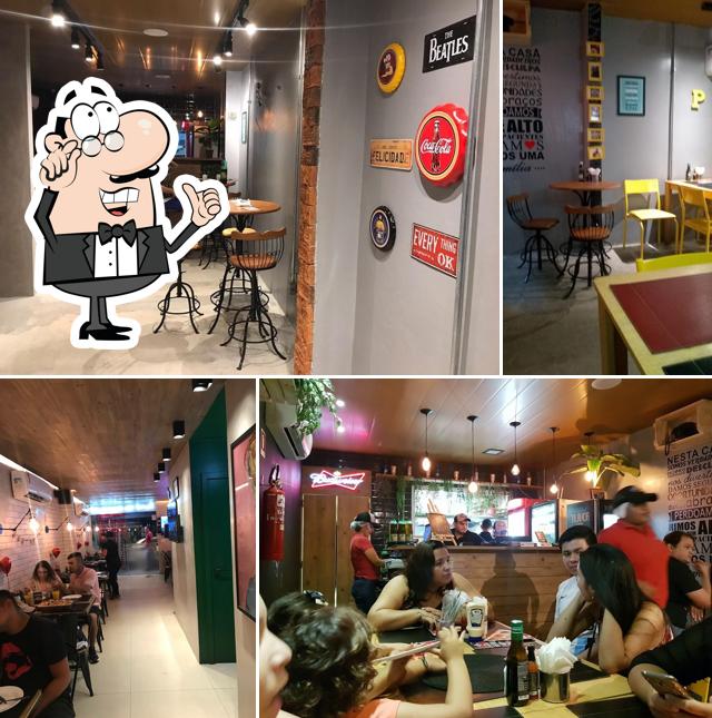 O interior do Famiglia da Pizza