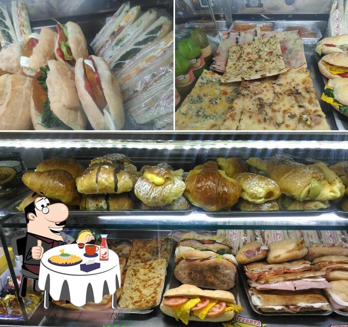 Commandez un hamburger à Euro Caffe'