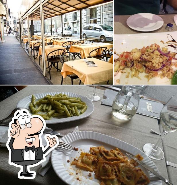 La interni e cibo del ristorante