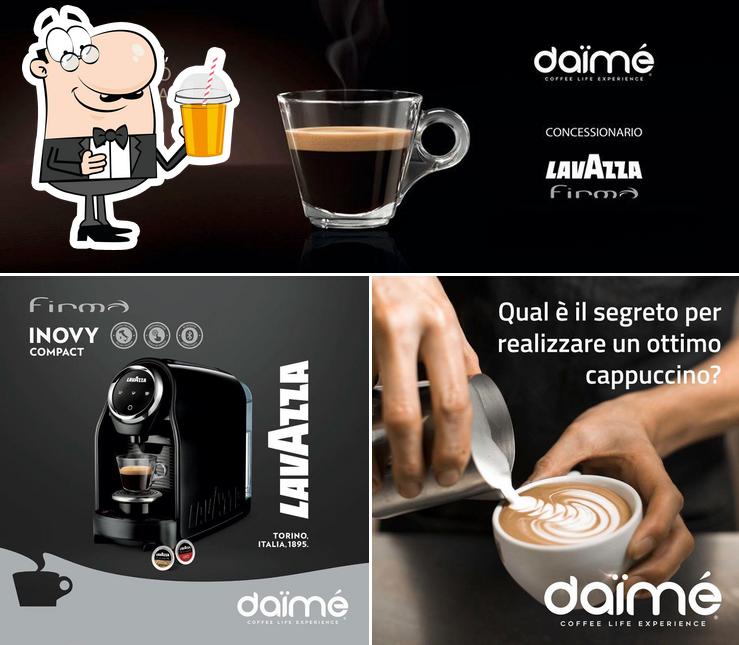 Goditi qualcosa da bere a Caffè Daïmé