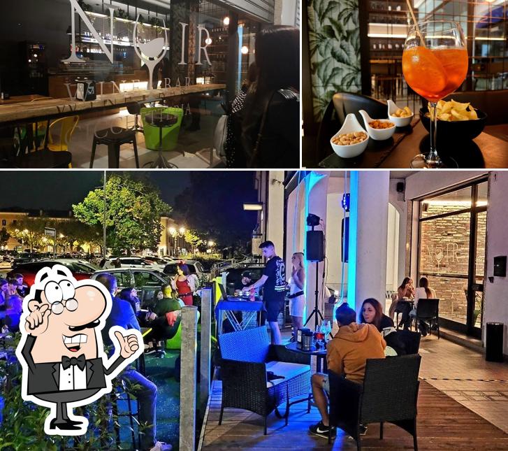 Gli interni di Noir Wine Bar