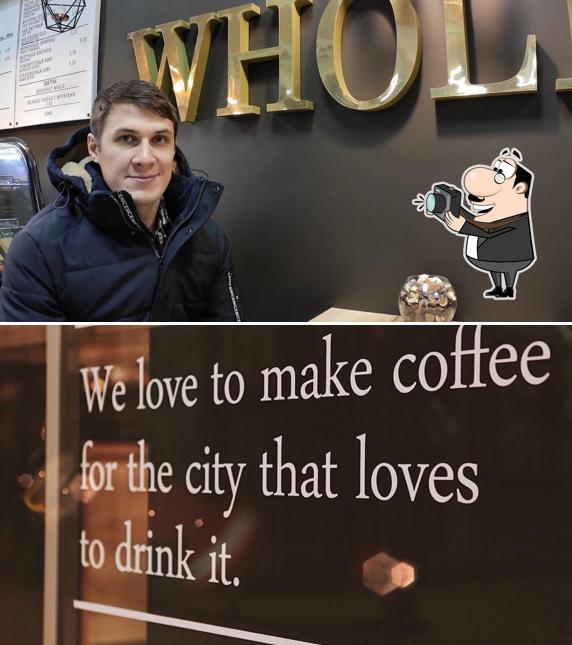 Здесь можно посмотреть изображение "Кофейня WHOLE COFFEE"