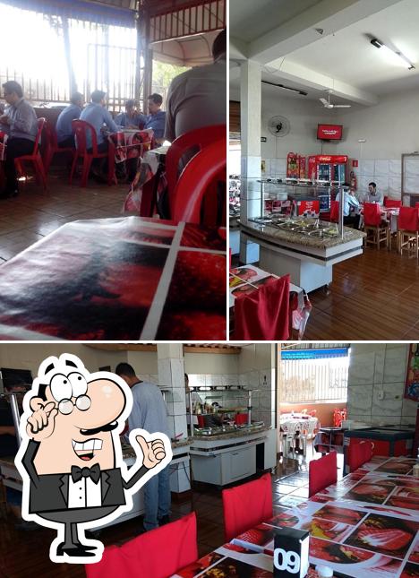 Sente em uma das mesas no Restaurante e Lanchonete Araguaia