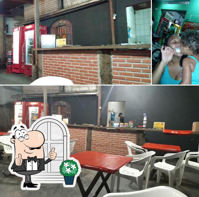 O exterior do Brotinho Pizza e Lanches