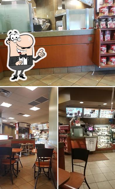 L'intérieur de Tim Hortons