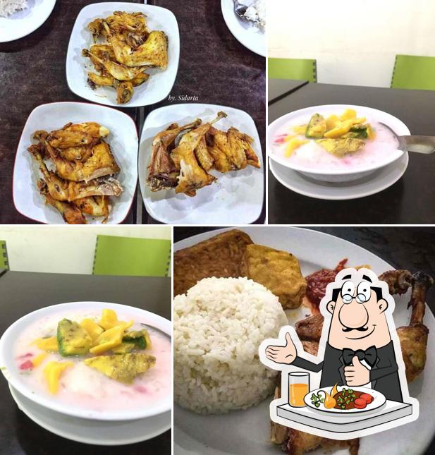 Блюда в "Ayam Goreng Berkah Rachmat"