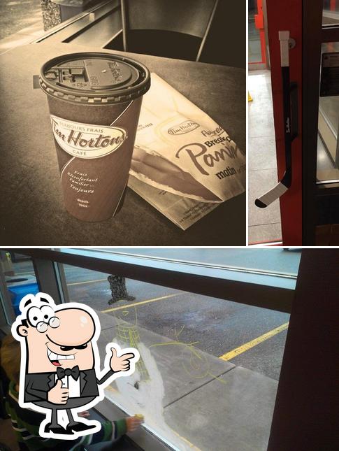 Regarder cette image de Tim Hortons