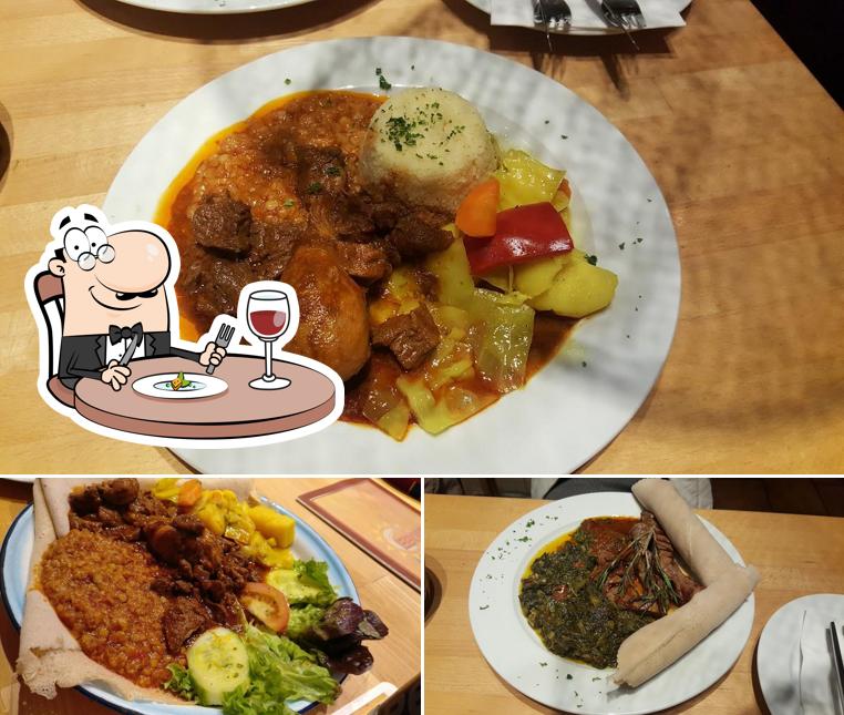 Plats à Ebony