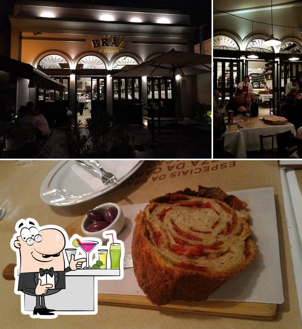 Dê uma olhada a foto mostrando balcão de bar e comida a Bráz Pizzaria - Moema
