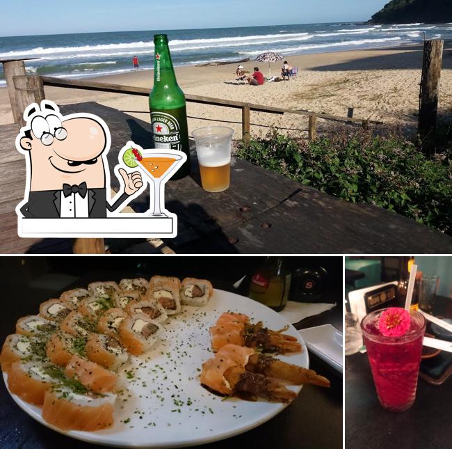 Это снимок, где изображены напитки и еда в Brava Sushi - Praia Brava