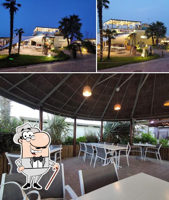 La foto della esterno e interni di Ristorante Pizzeria Faustina 42