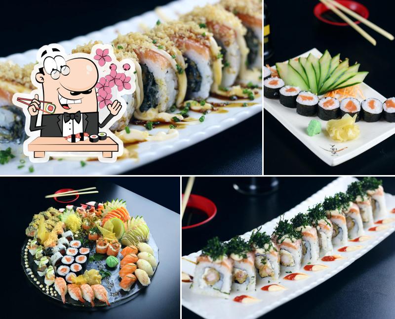 Rolos de sushi são servidos no Omura Sushi Planaltina