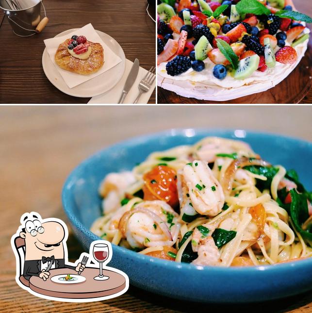 Bella Cafe & Pizza Bar, 64 Dauncey St in Kingscote Restaurant menu