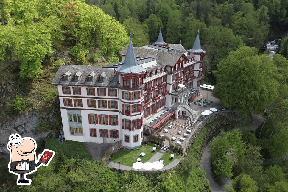 Goditi la vista dagli esterni di Grandhotel Giessbach