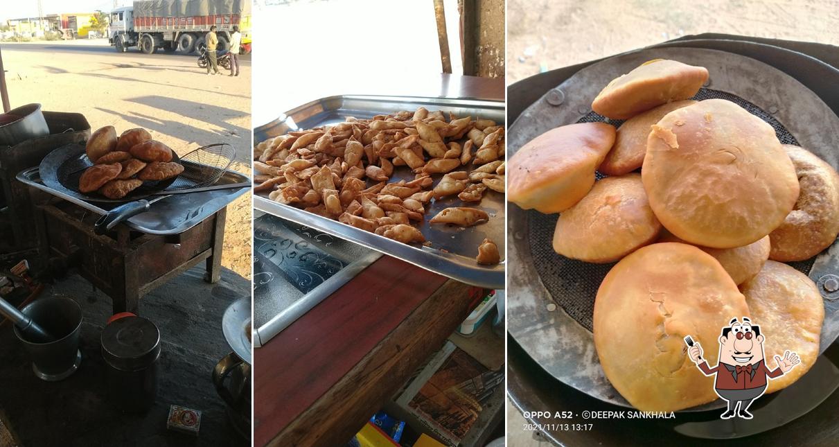 Food at SANJAY CHAAT & TEA STALL