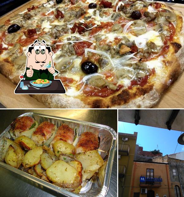 Questa è la foto che presenta la cibo e interni di New Pizza