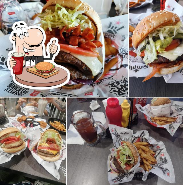 Tómate una hamburguesa en Rockstar Burger Distrito León Mx