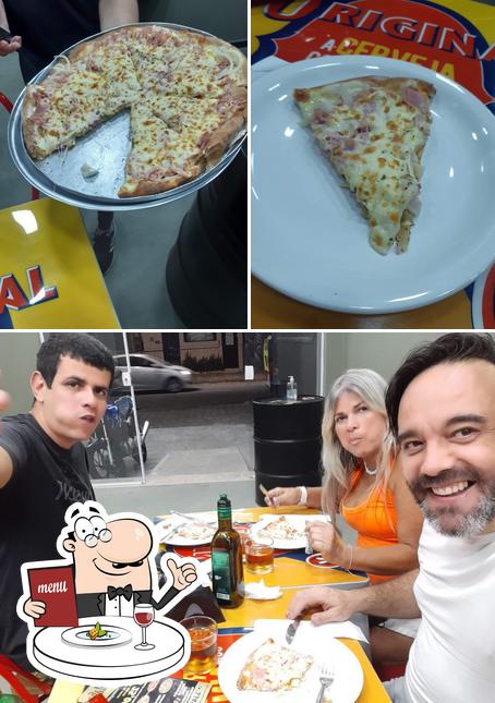 Dê uma olhada a imagem ilustrando comida e interior a La Mafia di pizza