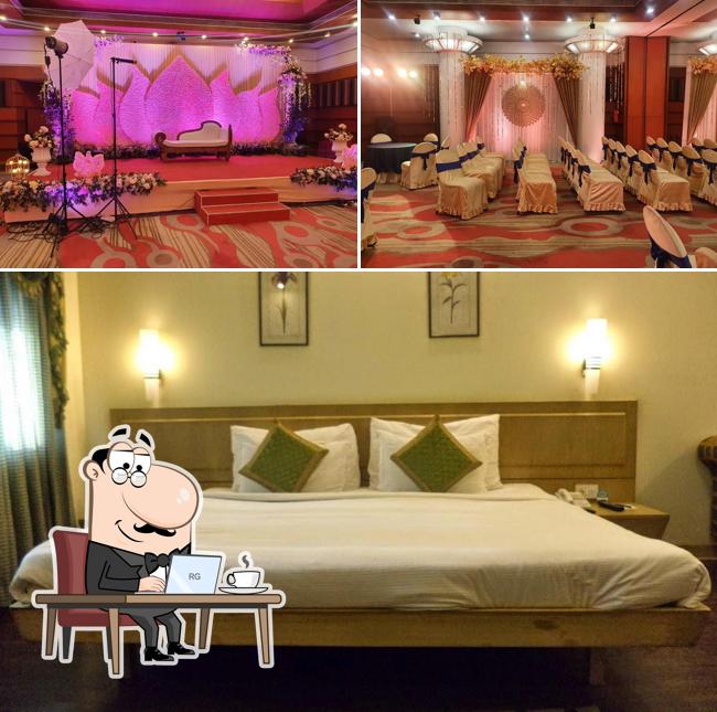 Check out how Vishwaratna Hotel looks inside