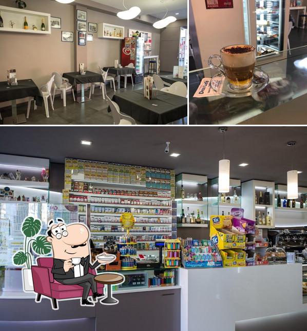 La immagine di interni e birra da Dea Cafè