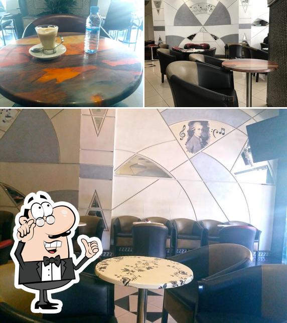 Découvrez l'intérieur de Café Espace Mozart