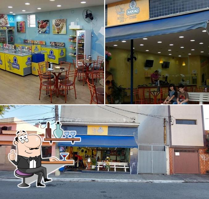 O interior do Sorveteria Kascão