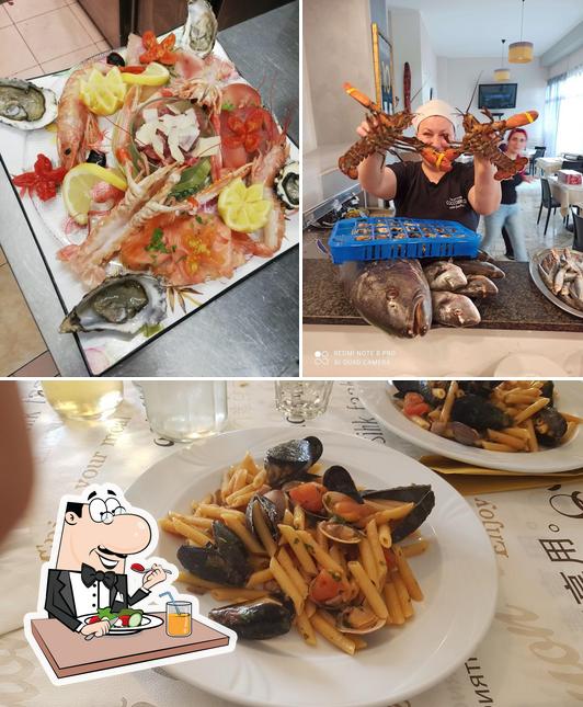 La cibo e interni del ristorante