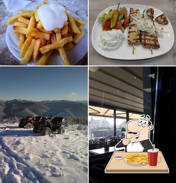 Pommes frites im Akropolis-Grill