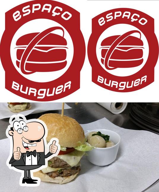 Look at the image of Espaço Burger