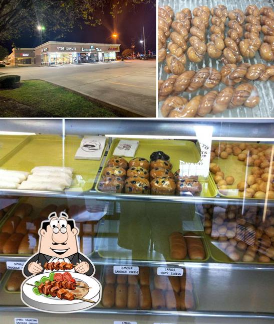 Estas son las imágenes que muestran comida y exterior en Top Donuts