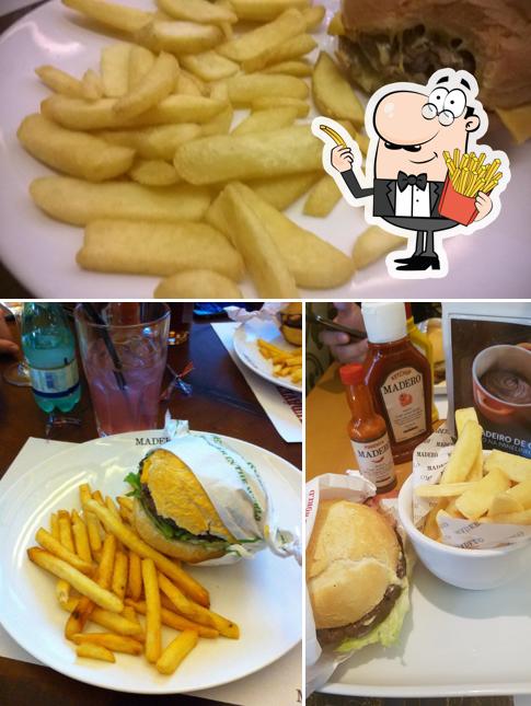 Experimente batatas fritas com diferentes molhos