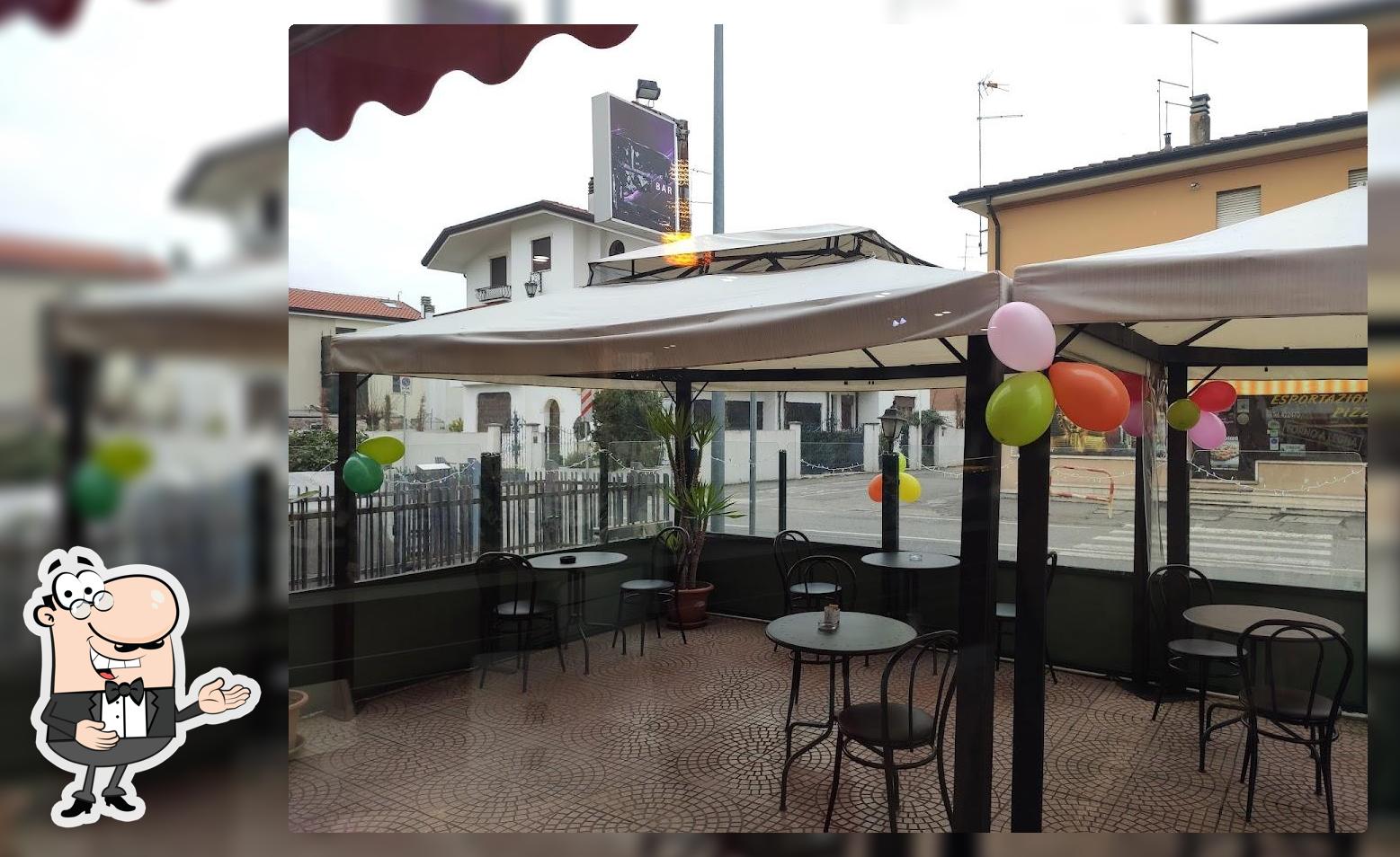 Dai un'occhiata agli interni di Bar Sofia di Elena